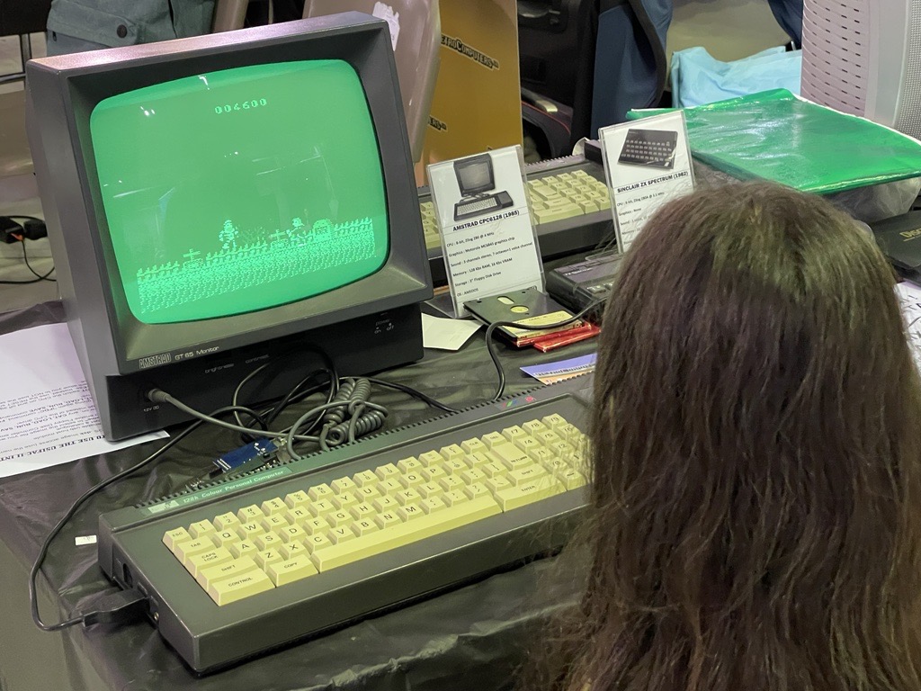 My daughter is playing Ghost n' Goblins on an Amstrad CPC6128